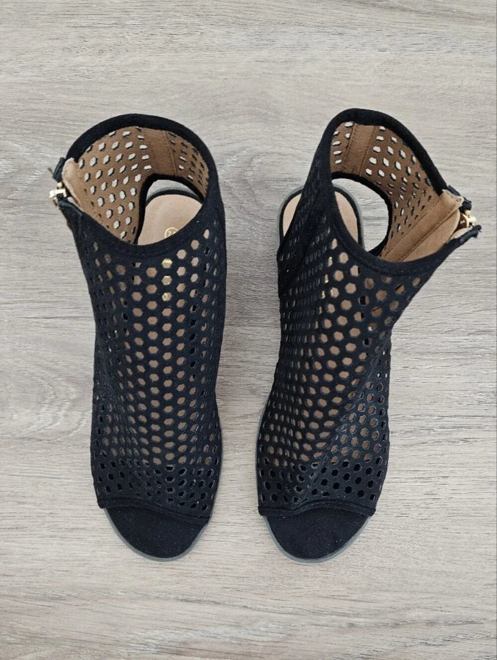 Mata Black Pinhole Peep-Toe Zip Sandals Size 7.5